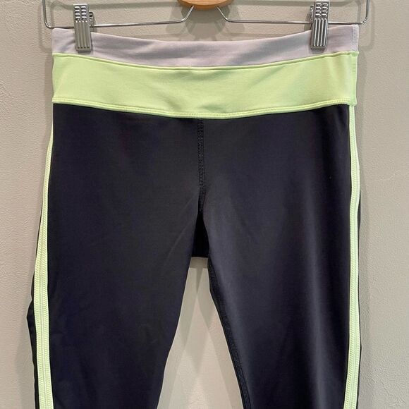 Lululemon Mid Rise Black Crop Leggings - Size: 6 - Picture 2 of 9